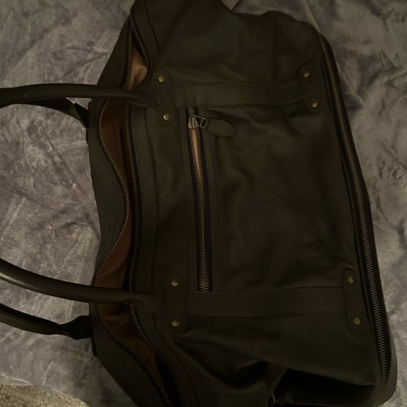 Unisex Leather Duffle Bag - Picture 4 of 8